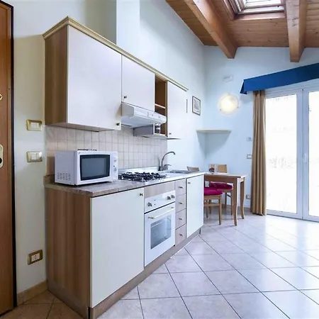 Residenza Melucci アパートホテル 3*
